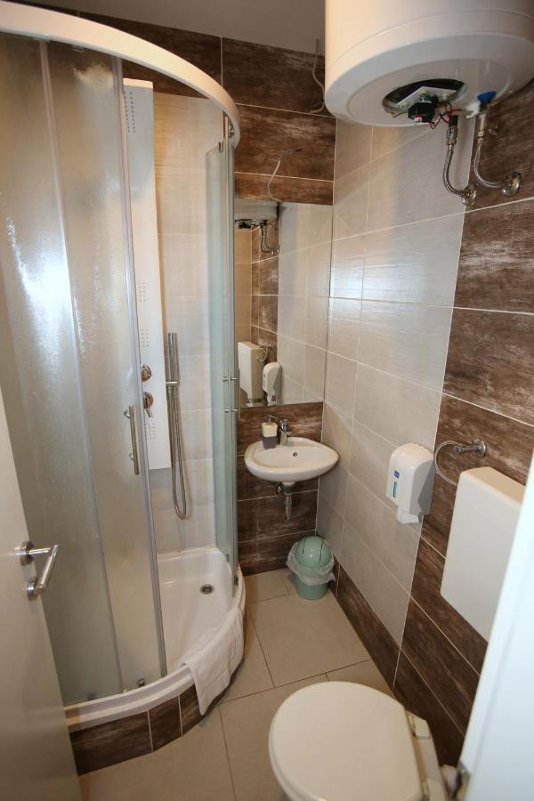 Apartments Rooms Fontane Trnje - Free Parking Загреб Екстериор снимка
