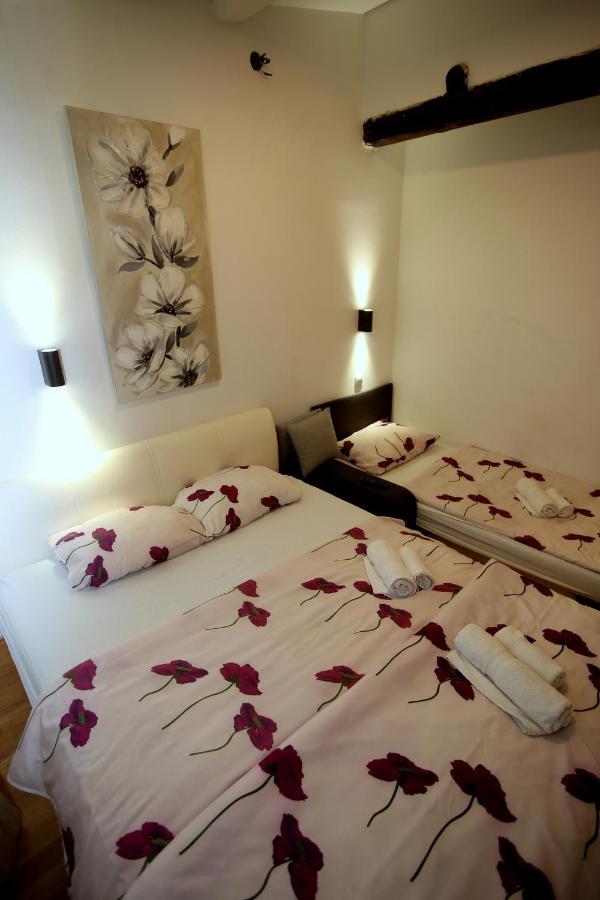 Apartments Rooms Fontane Trnje - Free Parking Загреб Екстериор снимка